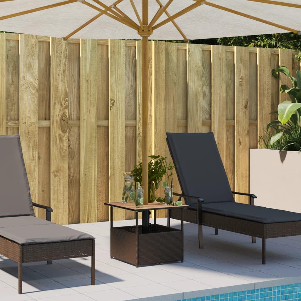 Tavolo da giardino con foro per ombrellone, marrone, 55 x 55 x 46,5 cm, in polyrattan, resistente ai raggi UV, telaio in acciaio verniciato a polvere, piano in legno di acacia, salvaspazio