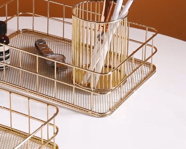 ゴールド金属製バスケット Amazon.com: Gold Metal Wire Basket, 6.7 X 4.7 X 2.4in Desktop