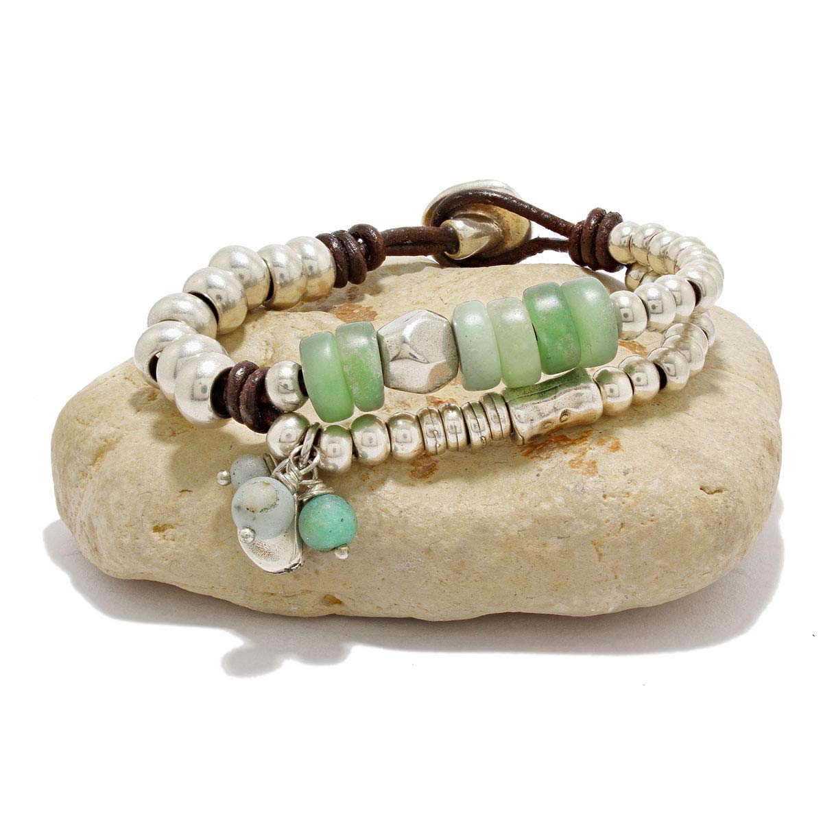 Pulsera hecha a mano con "Aventurina" y "Amazonita", en cuero genuino y cuentas de zamak, por IntendenciaJewels - Pulseras de piedras naturales - Pulseras Amazonita - Pulseras de cuero