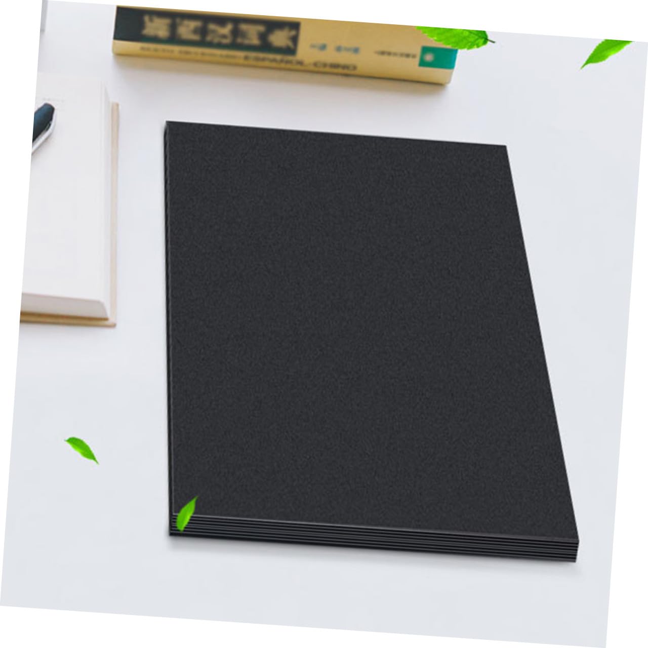 HAPINARY 100 Stück A4 Schwarzes Kraftpapier 150gsm Verdicktes Selbstgemacht Zubehörset Einfach zu Schneiden und Beschreiben für Kinder Kunst und Scrapbook