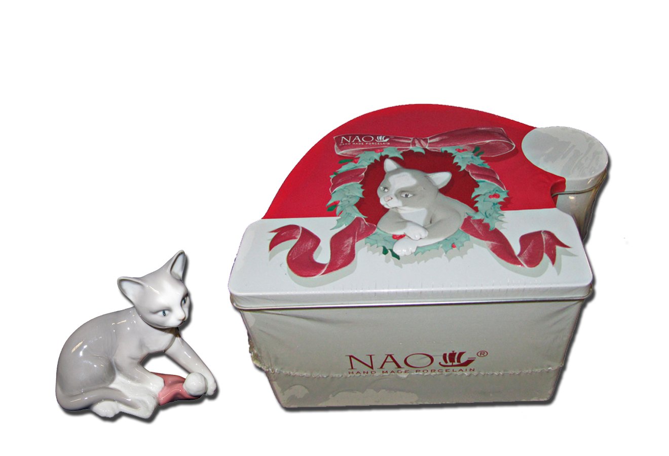Amazon.com: Lladro Nao #7428, Kitty's Christmas Cat Figurine with