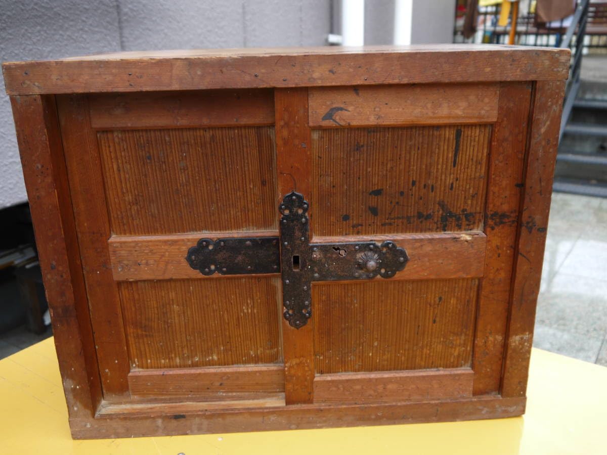 和箪笥 小箪笥 古民家 インテリア 小引出 収納 時代家具 古道具 Amazon.co.jp: 【11203】江戸時代（天保13年）の古い戸棚帳場小