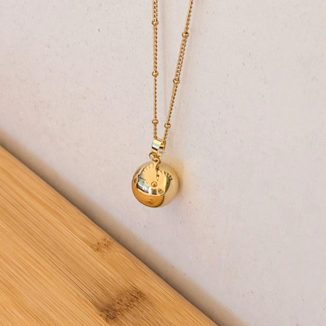 Bola grossesse petit pieds plaqué or jaune avec pendentif acier inoxydable doré - Collier bola grossesse chaine 110 cm maille satellite en acier inoxydable - Cadeau de grossesse pour femme enceinte