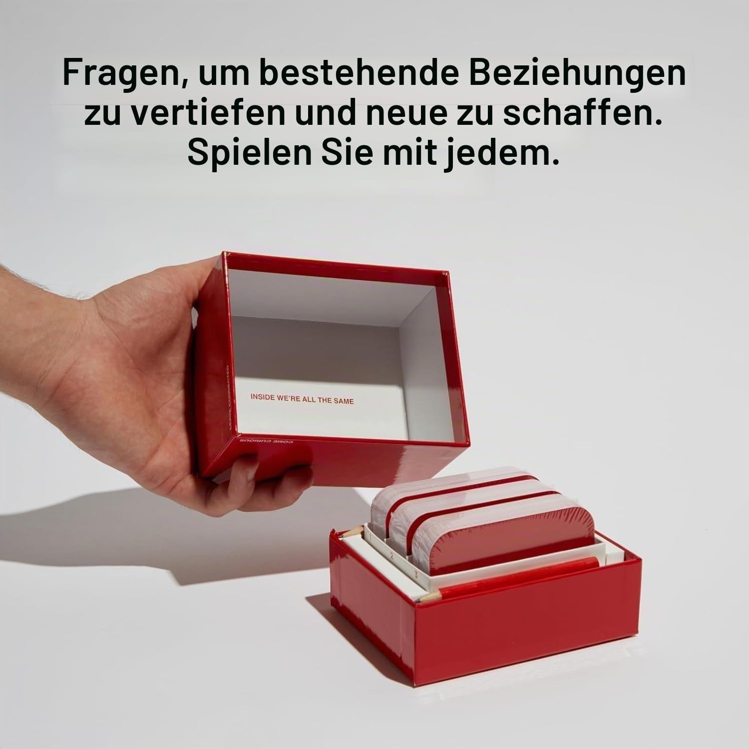 Kartenspiel für We R Not Really Strangers – ein interaktives Gesprächsparty-Kartenspiel für Erwachsene und Eisbrecher für Spieleabend oder Date-Nacht, 15+, 2-6 Spieler (Standard Edition)