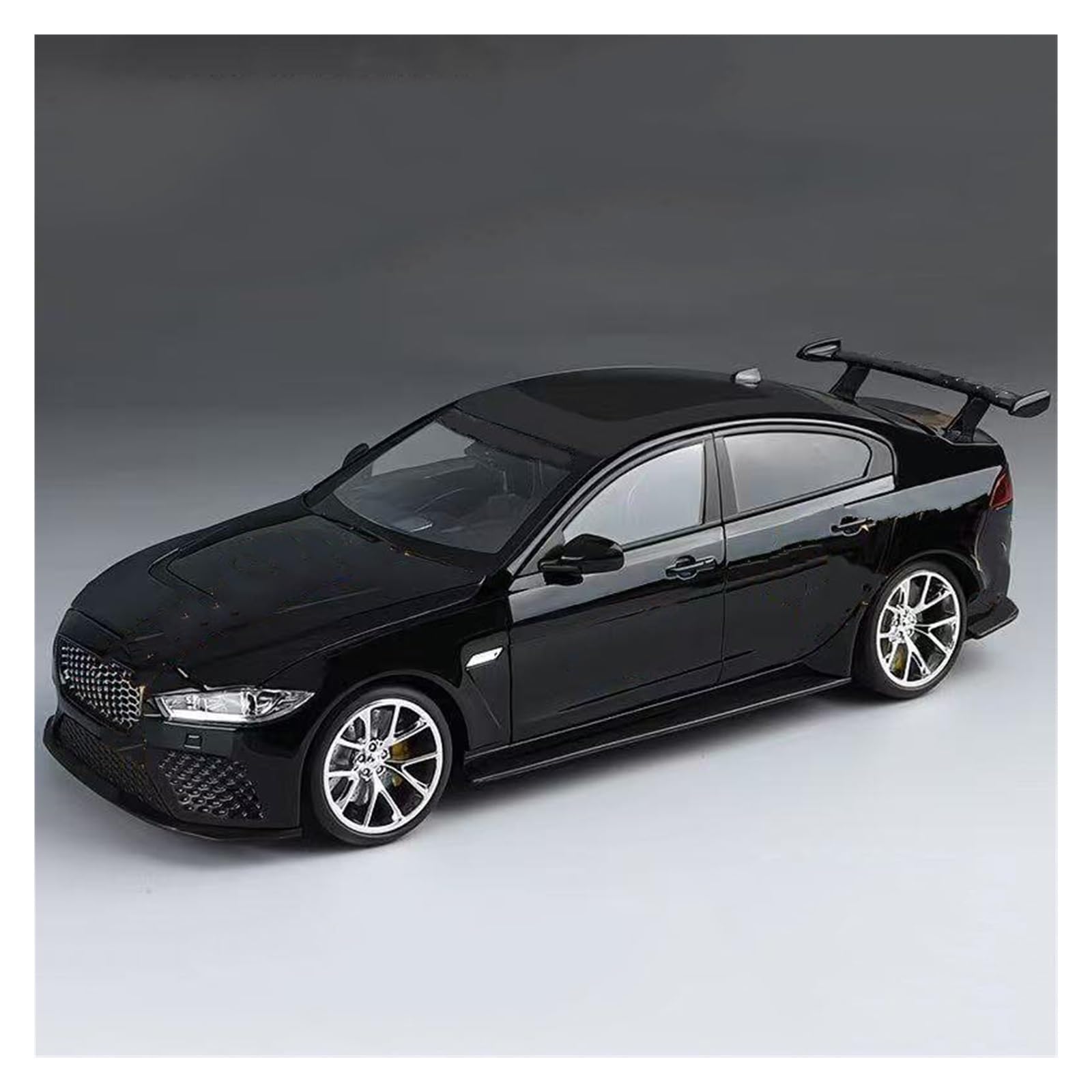 ONAIC Diecast Model 1:18 For Jaguar XE SV For Project 8 Diecast Alloy Model Vehicles