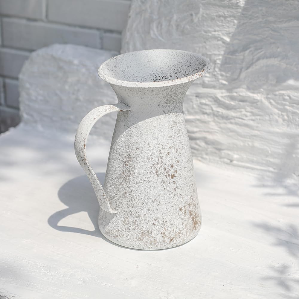 Vintage Flower Vase Farmhouse Distressed Decor Rustic Metal Jug White Shabby Milk Pitcher for Home Garden Plant Holder Cans Living Room Entryway Table Centerpieces Shelf Kitchen Decoration