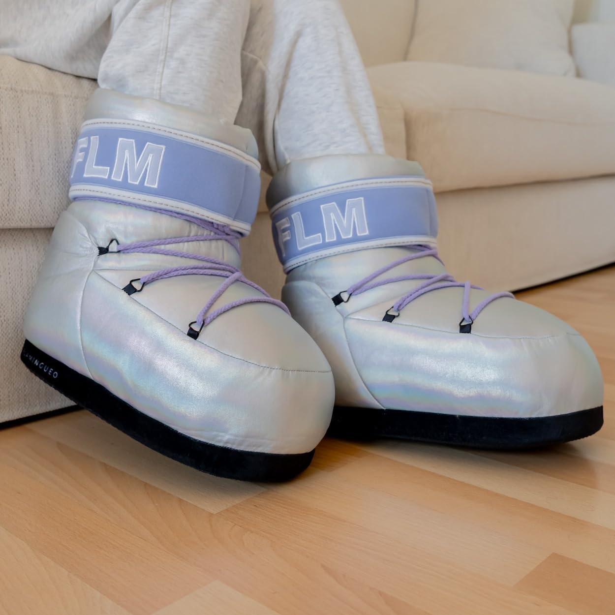 Flamingueo Zapatillas Casa - Pantuflas - Diseño Sneakers - Unisex - Slippers - 100% Poliéster Ultrasuave - Antideslizantes - Talla Única