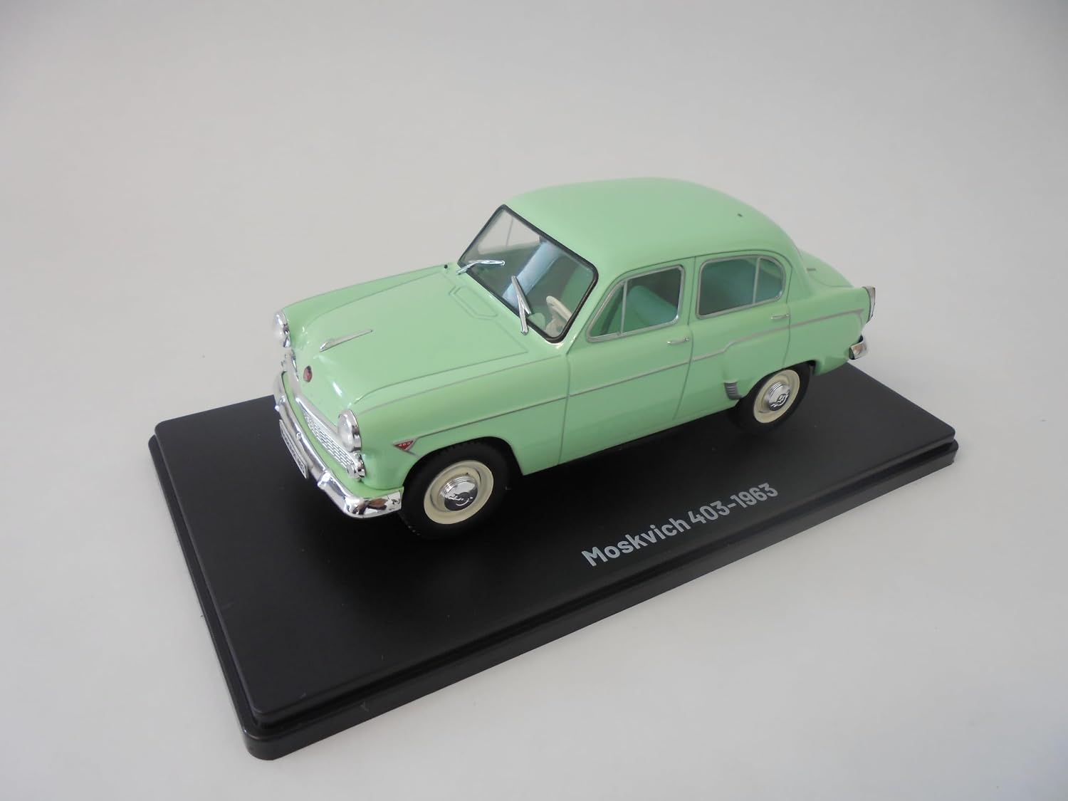 OPO 10 - Collectible Miniature car 1/24 Compatible with Moskvich 403 (1963 VQR10
