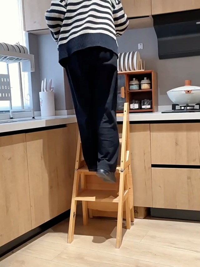 Amazon｜折り畳みステップチェア 木製 踏み台 脚立 椅子 ステップ台