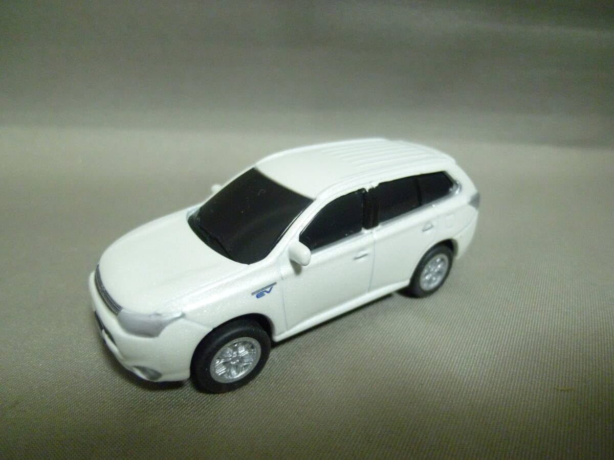 非売品 三菱 アウトランダーPHEV カラーサンプル 白 Amazon | 三菱 アウトランダーPHEV ミニカー ホワイト 非売品