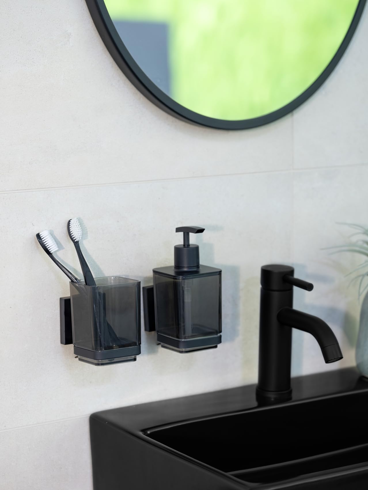 WENKO Vacuum-Loc® Bicchiere per spazzolini Quadro, in plastica con supporto in acciaio inox, fissaggio senza foratura, nero