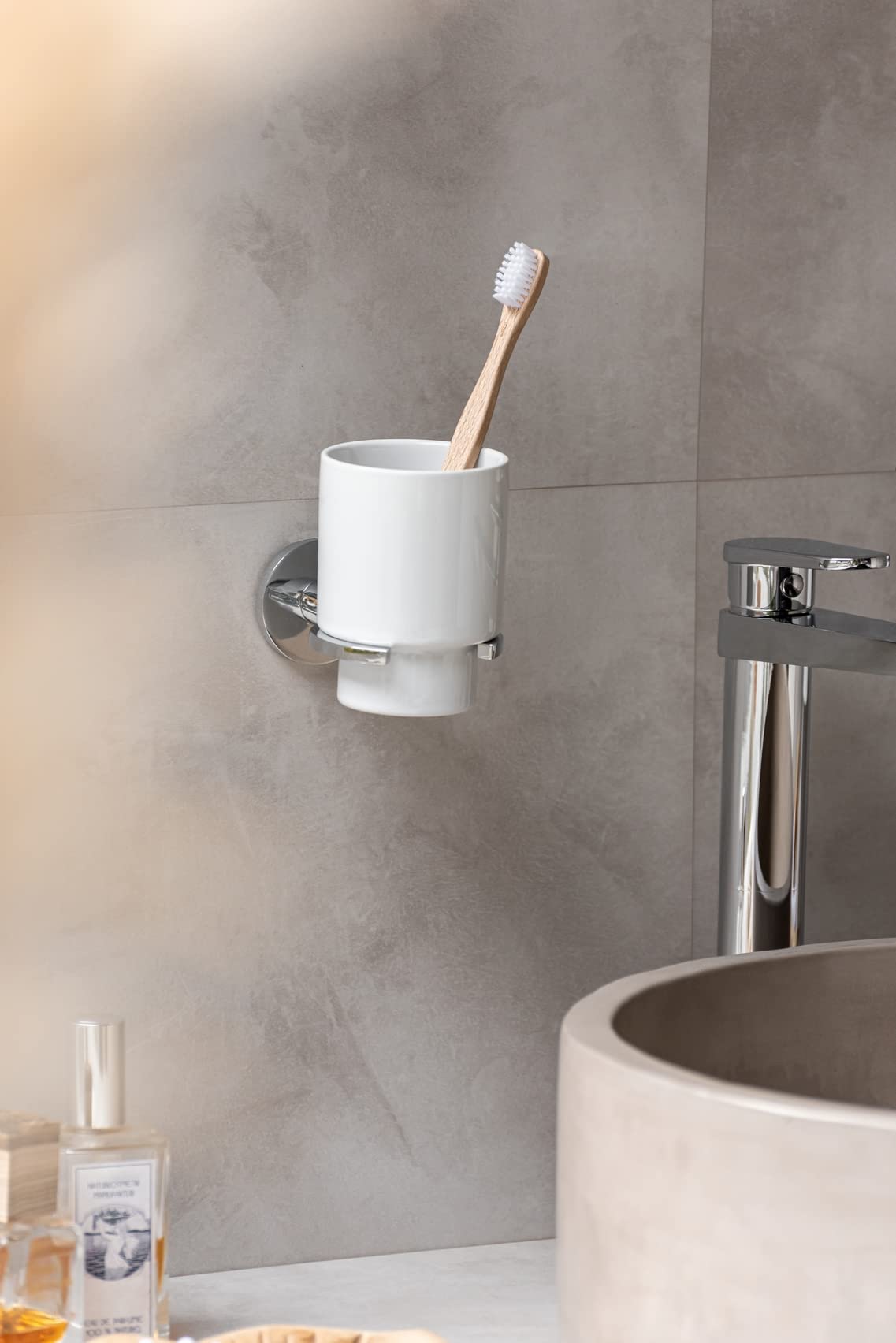 Maximex Wenko 25048100 Portaspazzolino Isera, Tazza in Ceramica con Supporto, Cromato