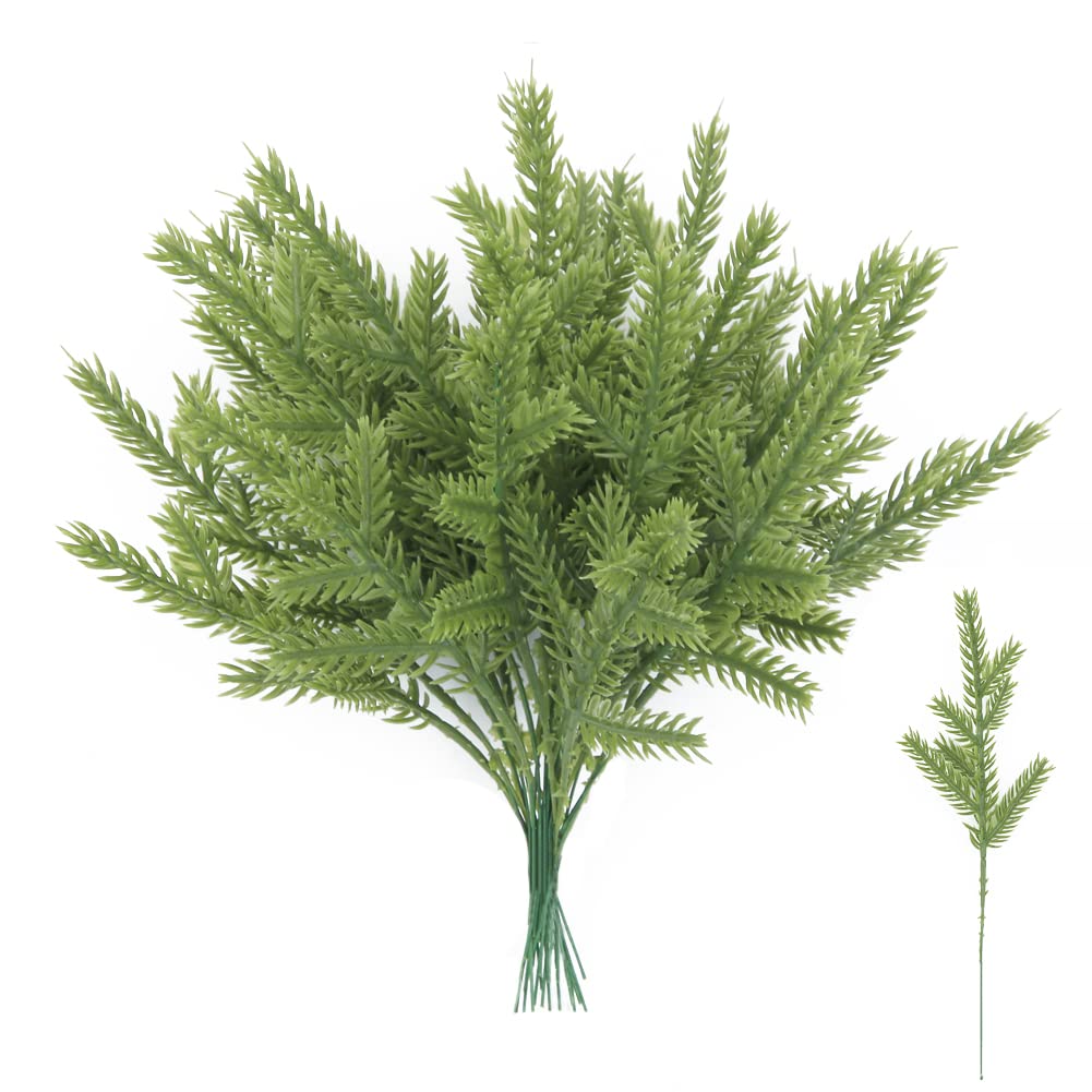 Boerni 25Pcs Artificial Pine Branches,17cm Plastic Fake Pine Picks Leaves Green Plants Pine Needles Branches DIY Accessories for Home Garden Christmas Tree Garland Wreath Party Decoration