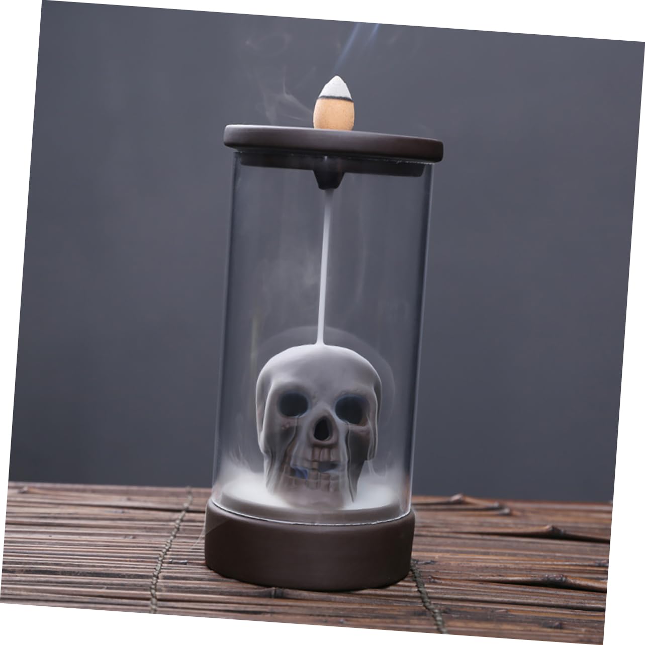 Aromabrenner in Totenkopfform aus Keramik, Halloween Geschenkideen | Räuchergefäßhalter, Coffee Farbe, für Meditation, Schlafzimmer und Yoga Raum, Rückfluss Brennen