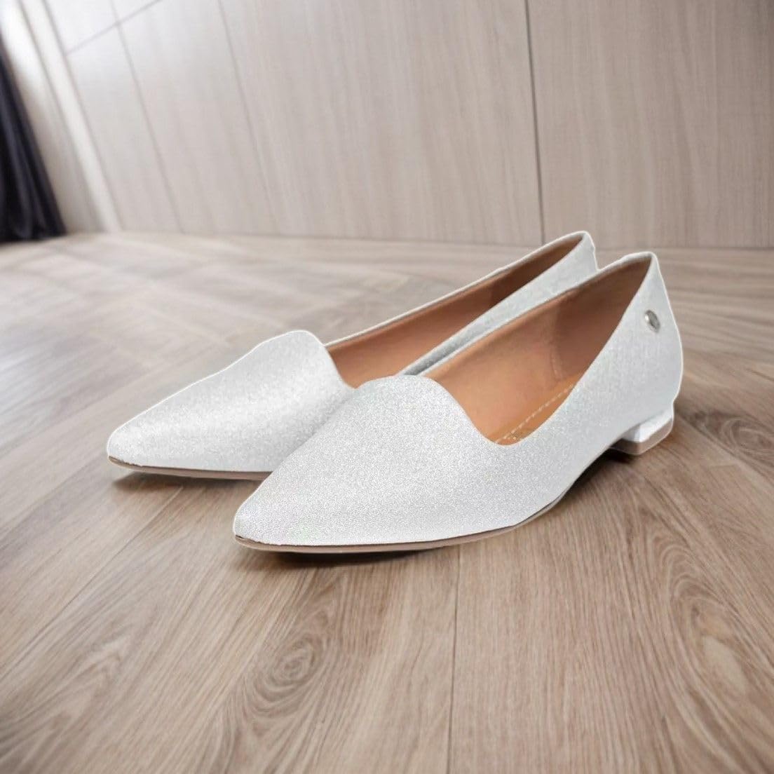 Sapatilha Vizzano Feminina Salto Baixo Bico Fino Pelica Off 526-1206.261.7286.35312 Sapatilha Vizzano Feminina Salto Baixo Bico Fino Pelica Off 526-1206.261.7286.35312