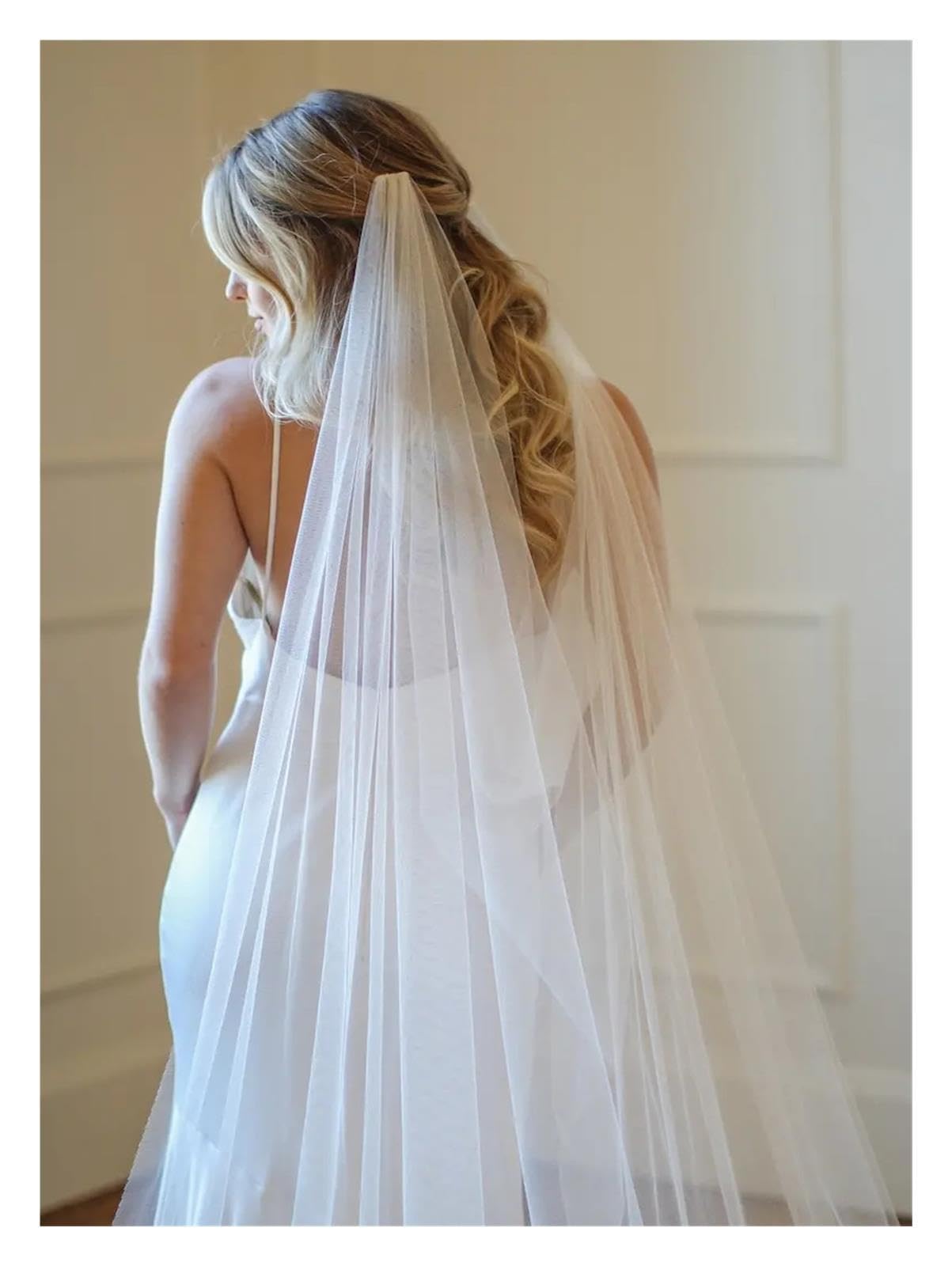 Velo sposa morbido drappeggiato, rete , cattedrale sulla punta delle dita
