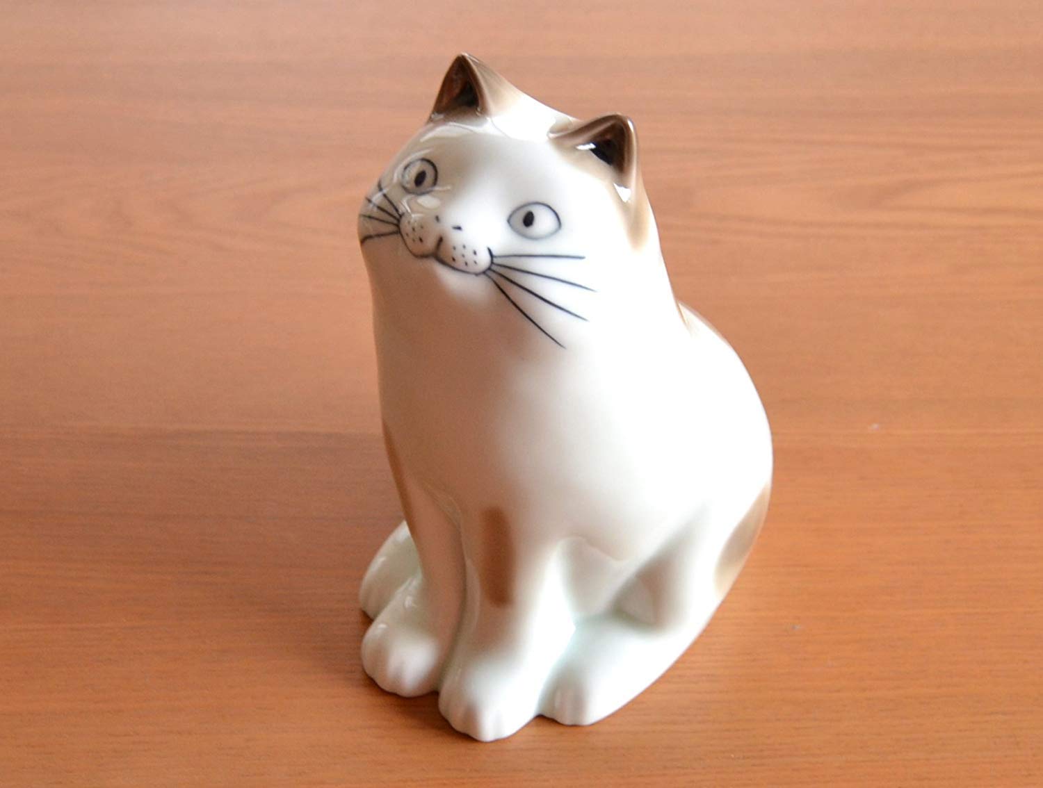 Amazon.co.jp: 有田焼 お迎え猫（茶）【サイズ】13.5cm×10.3cm×高さ