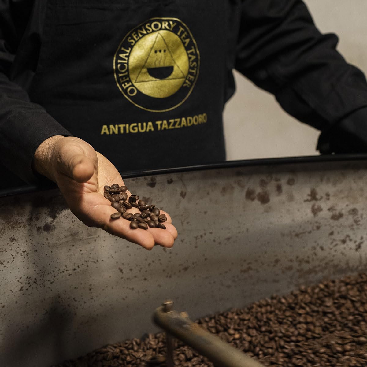 La Regina Dei Caffè, Tazzadoro, Caffè In Grani, Tostatura Media, Caffe espresso italiano, gusto dolce ma intenso, Confezione da 2 x 250 g