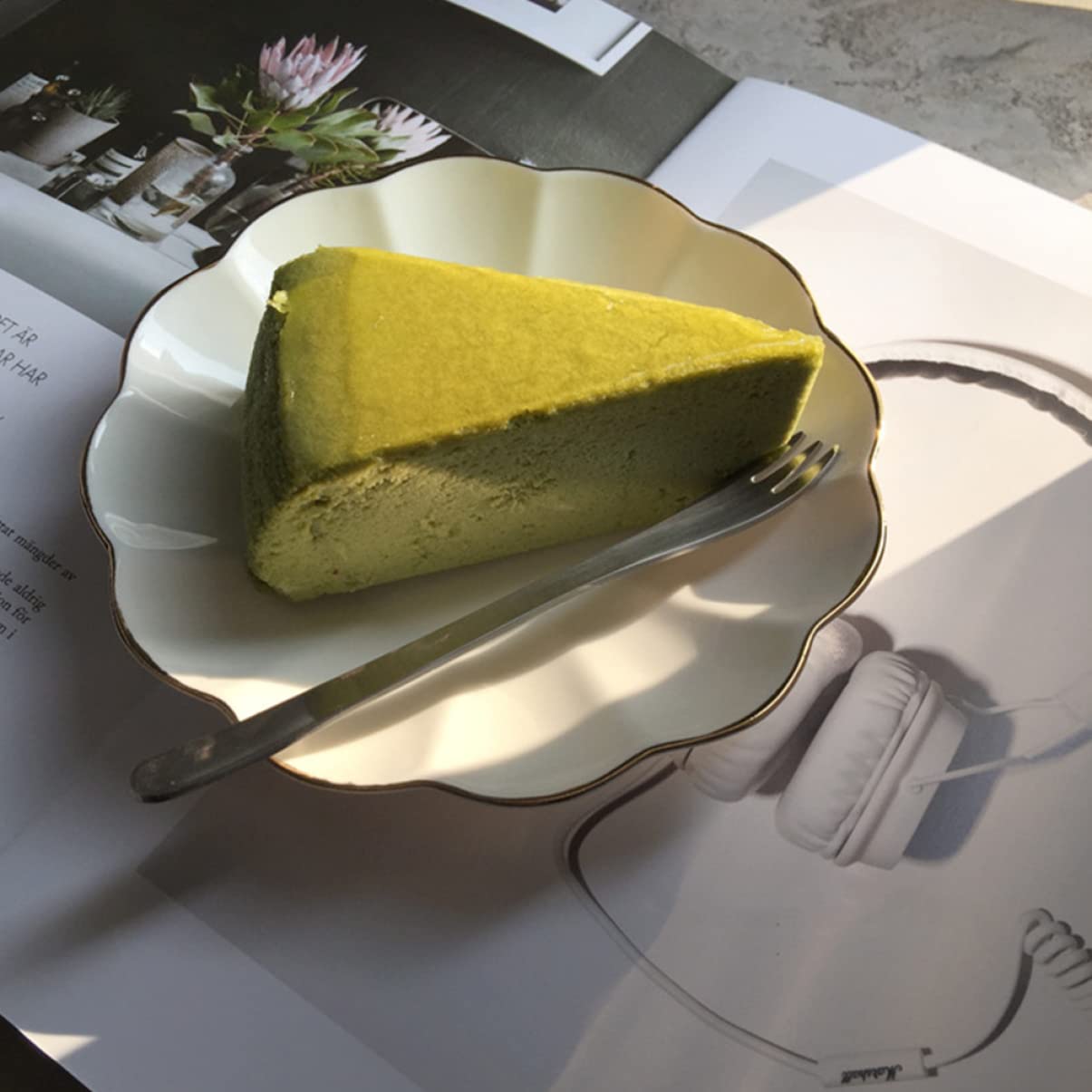 SOLUSTRE 1Pc Elegant Ceramic Dessert Display Stand Chic Cake Tray for Weddings Parties and Home Decor Storage for Cakes Candies and Jewelry White Trim