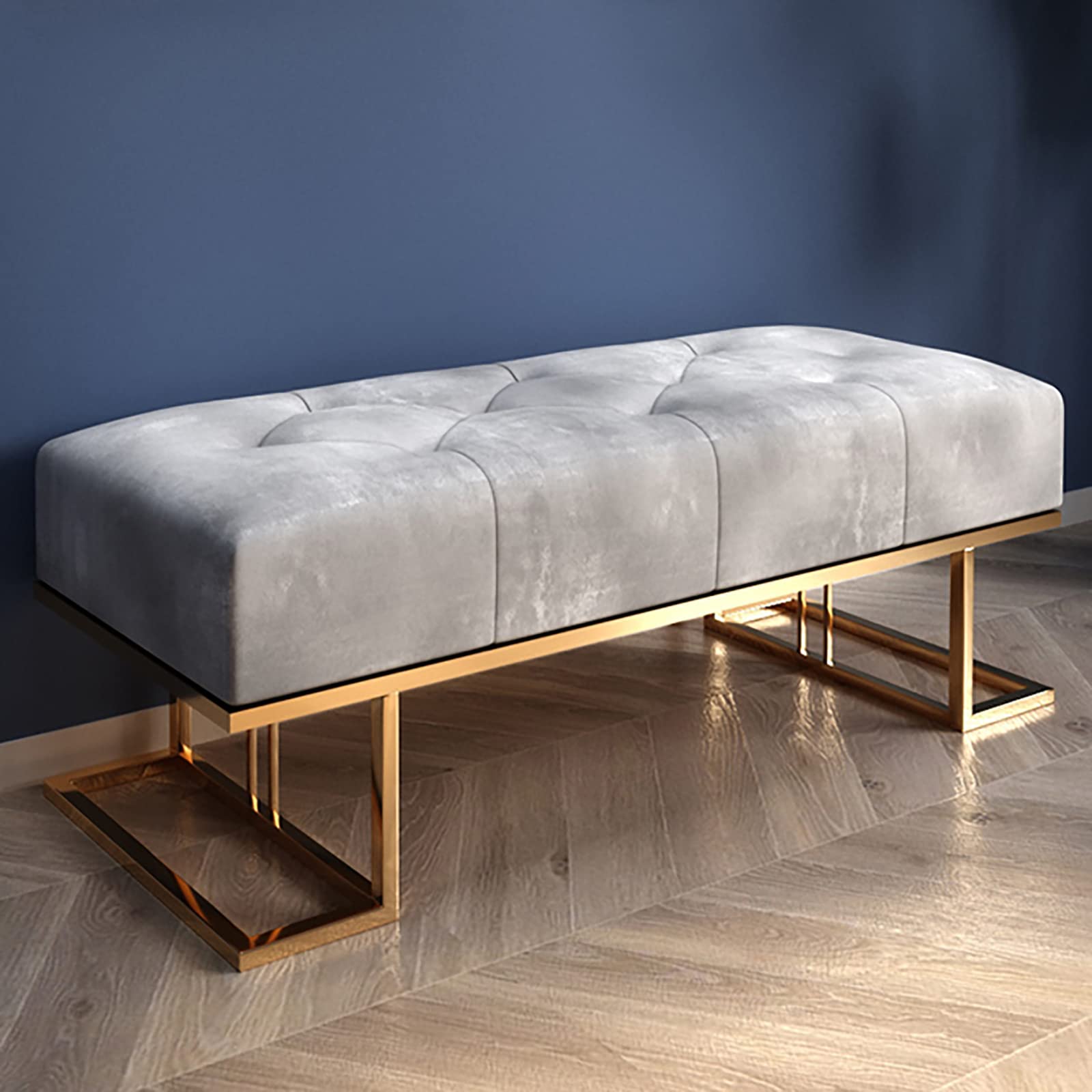 Pouf en velours gris et métal au design contemporain chic pour chambre à coucher