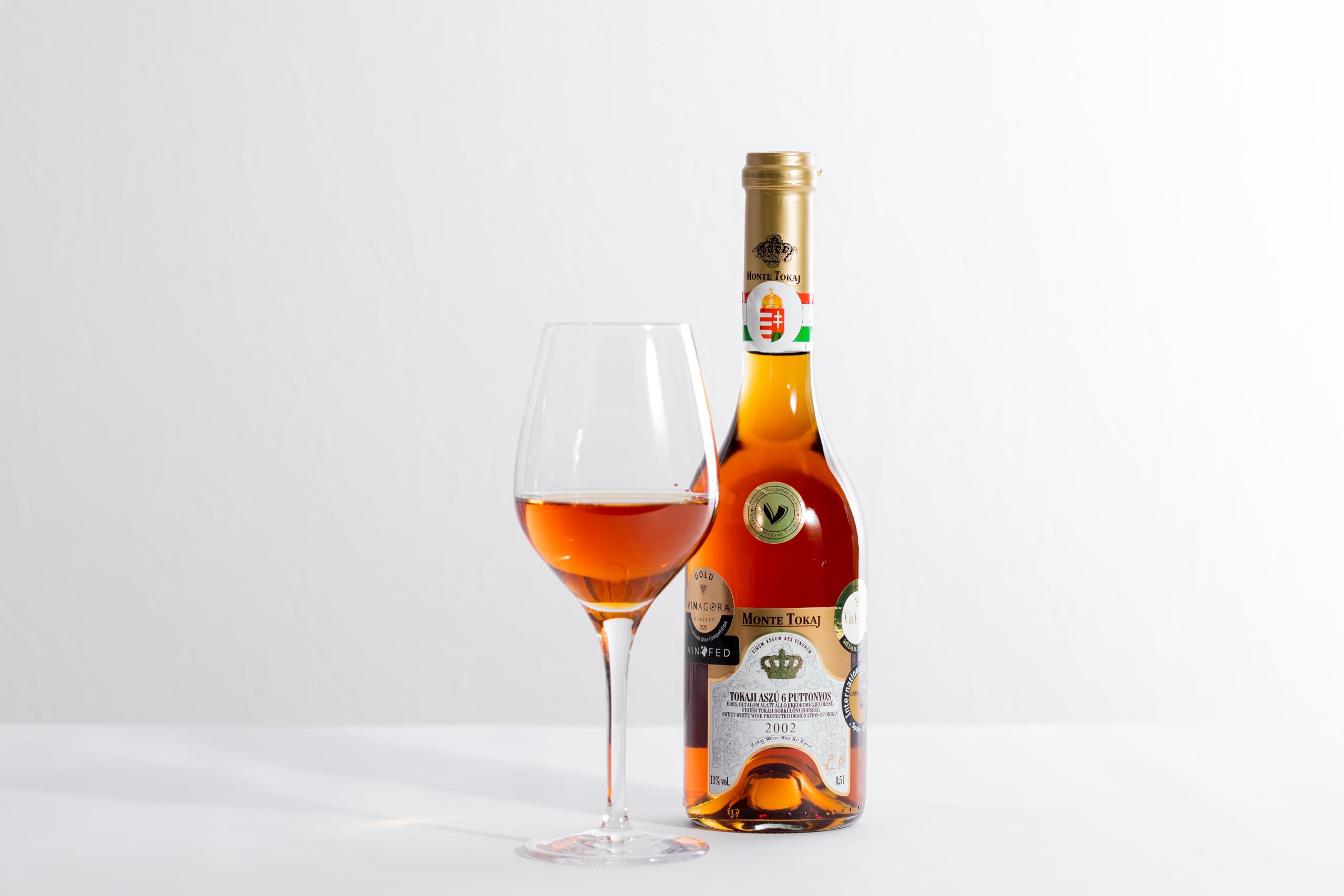 Amazon.co.jp: とろける甘さの極甘口トカイ(貴腐)ワイン・MONTE TOKAJ