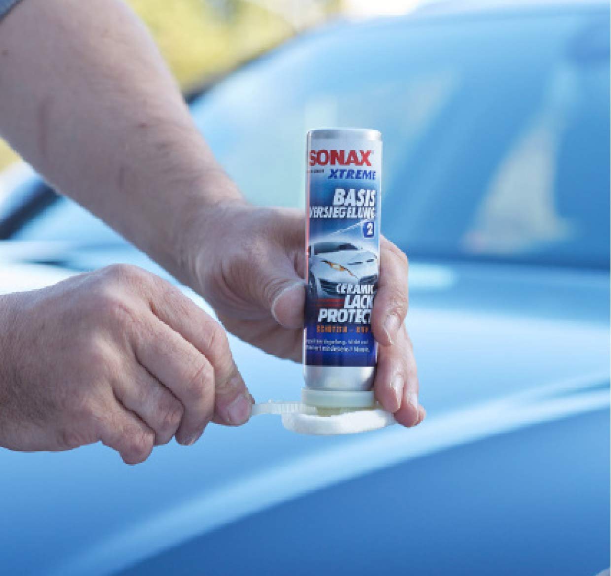 SONAX XTREME Ceramic LackProtect (240 ml) wytrzymała 9-miesięczna powłoka ceramiczna do lakieru samochodowego, efekt połysku i perlenia, ułatwia czyszczenie | nr art. 02479410
