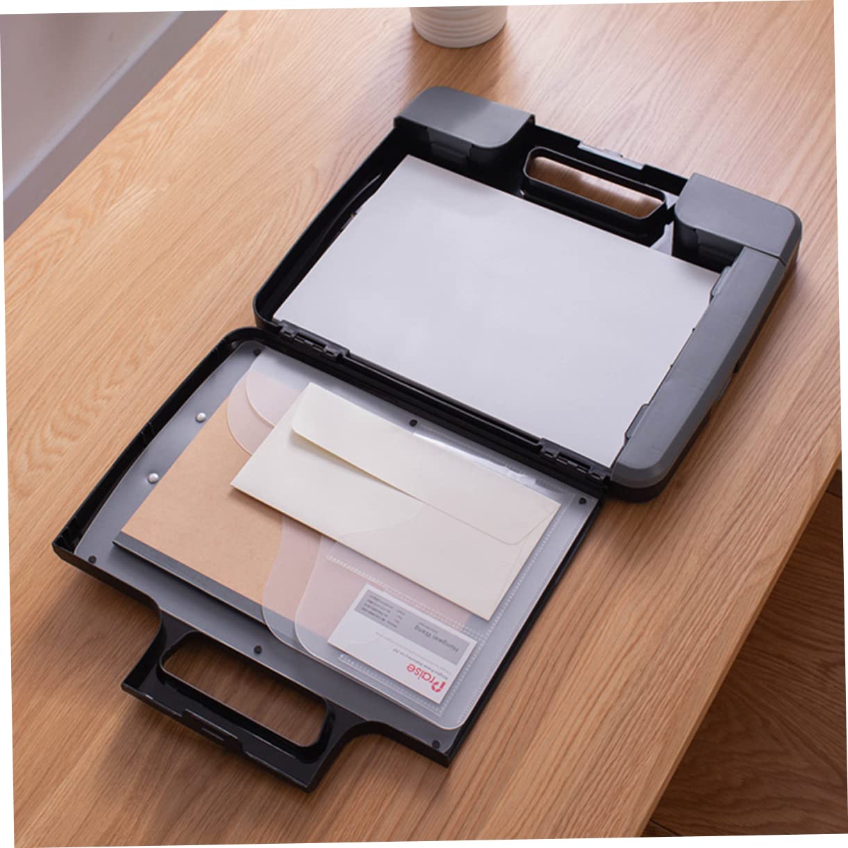 Tavoletta Portablocco A4 Nera in Plastica Pp con Calcolatrice | Scatola per Archiviazione Documenti, Formato A4, Stile Business Essenziale, per Ufficio e Viaggi di Lavoro