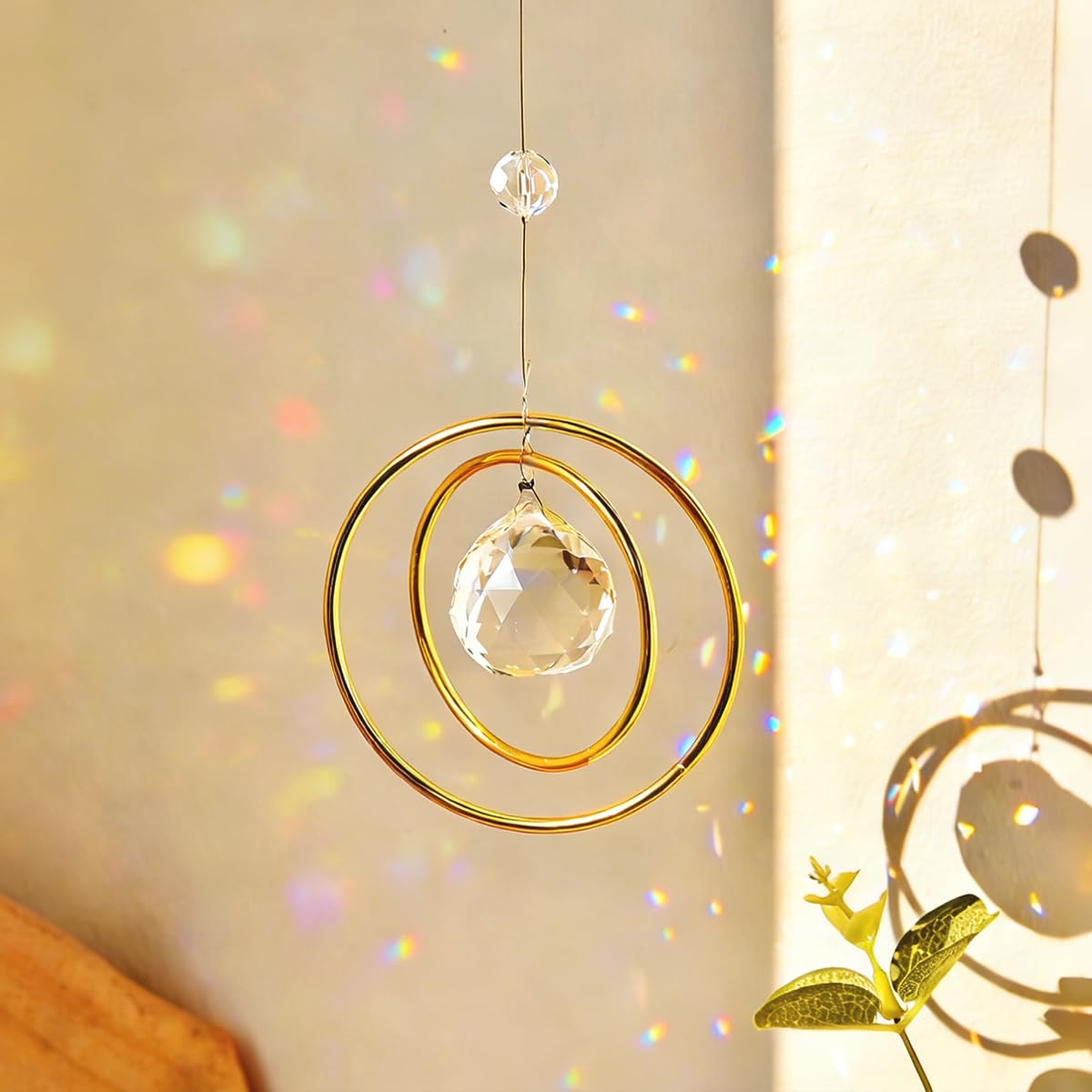 Sonnenfänger Kristall für Fenster, Sonnenfänger mit Kristallprisma, Kristall Sonnenfänger mit 2 Messingkreisen, Hängend Suncatcher Kristall für Hängende Wohnzimmer, Balkon und Garten - 1