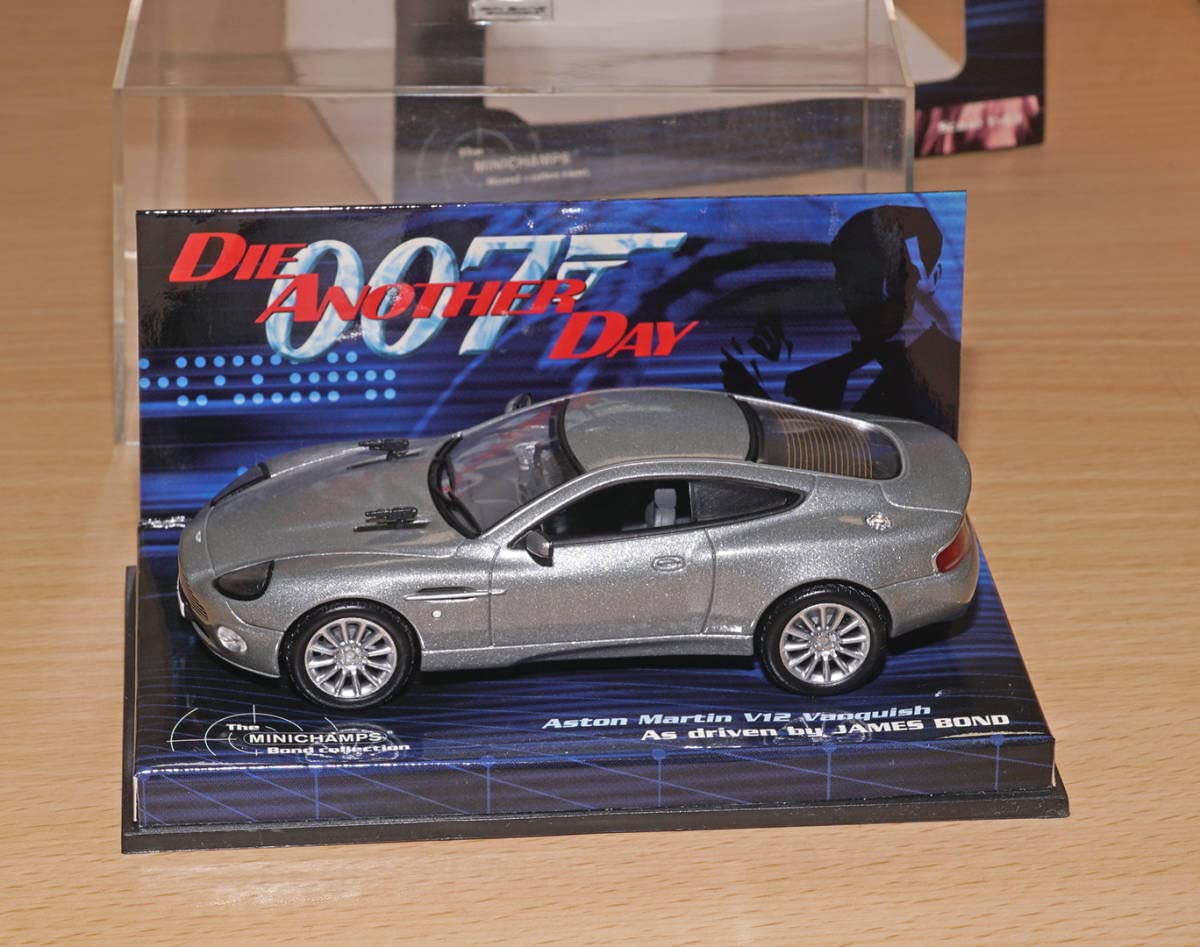 当時物 アオシマ発売 1/18 007 DIE ANOTHER DAY Aston Martin V12