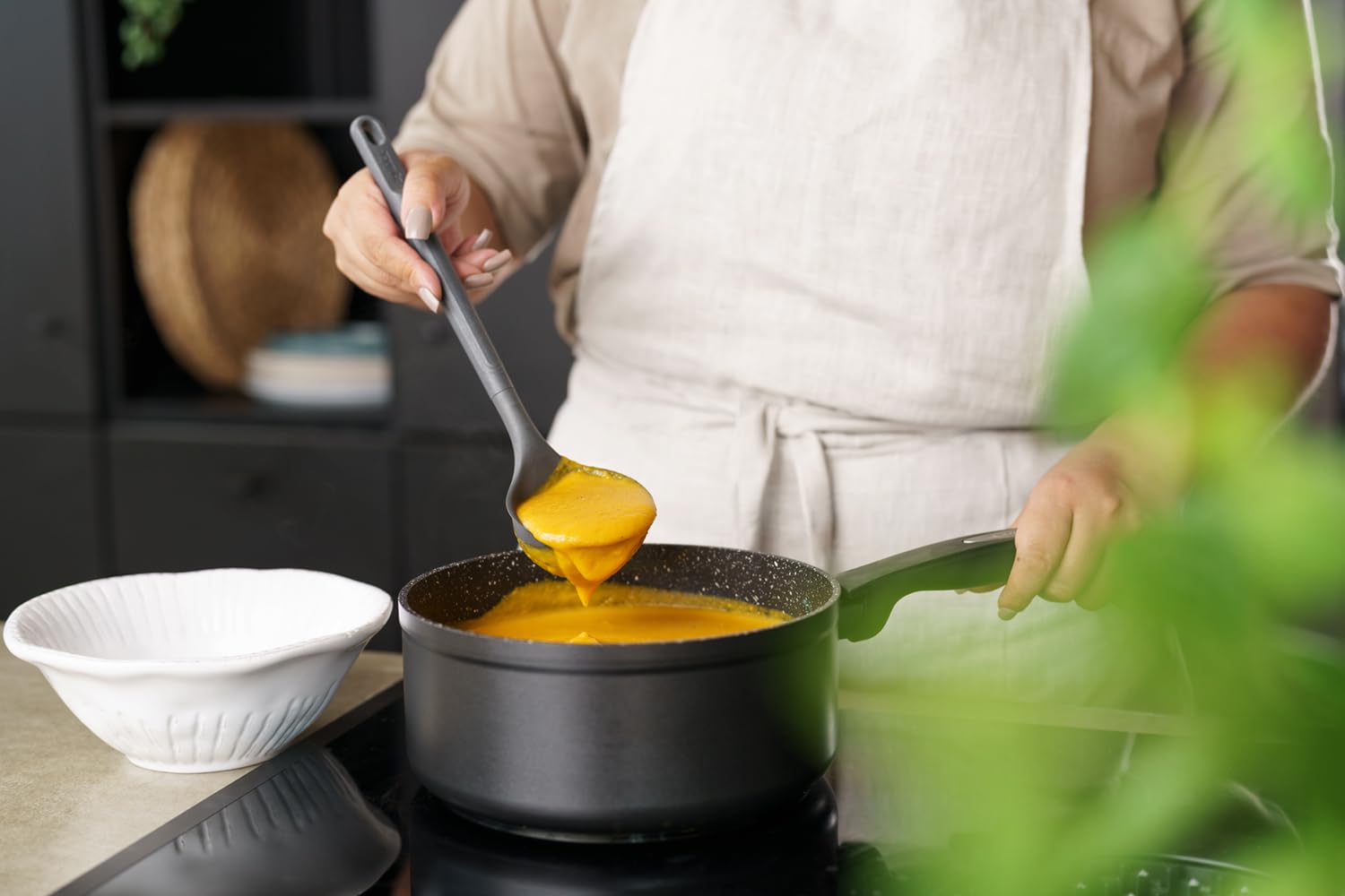 Cuillère à Spaghetti Zyliss - Égouttoir à Pâtes Avec Portionneur Intégré - Manche En Paille De Blé - 31 Cm