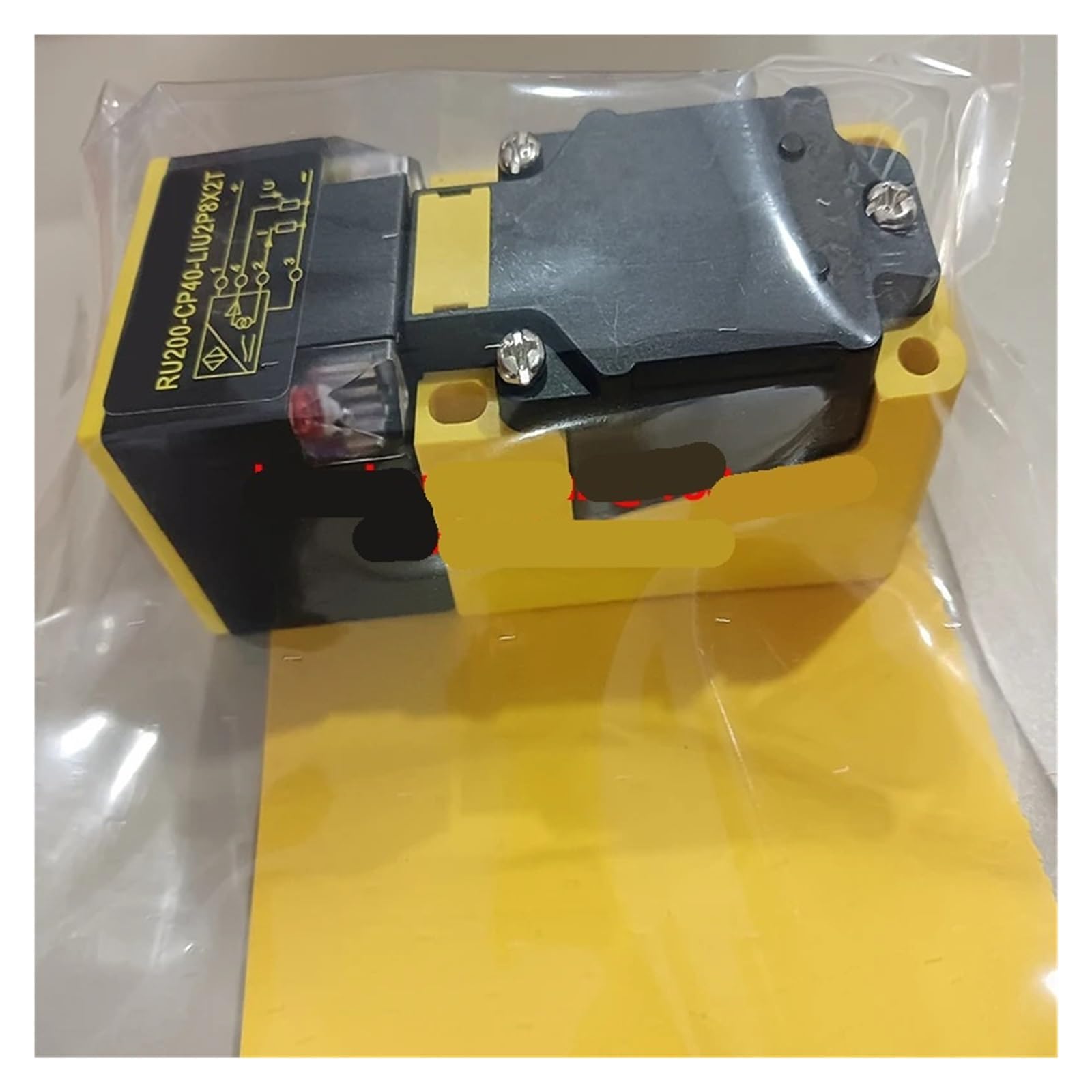 Capteur RU200-CK40-LIU2N8X2T-H1151 avec double sortie analogique et boîtier CK40