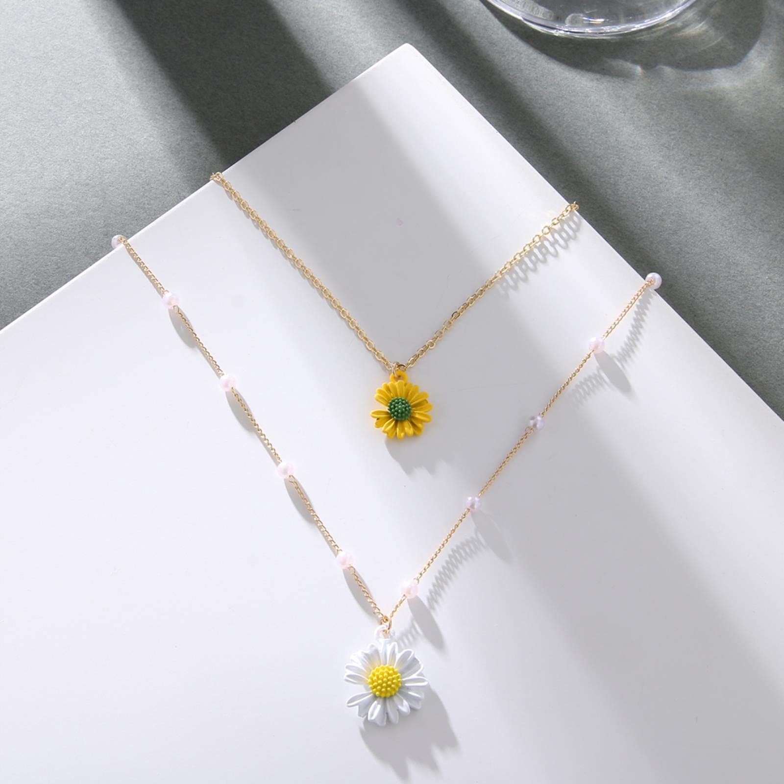 Collar con colgante de flor en capas de oro for mujer, cadena de perlas y margaritas pequeñas de estilo bohemio, joyería femenina, regalos ，Collares