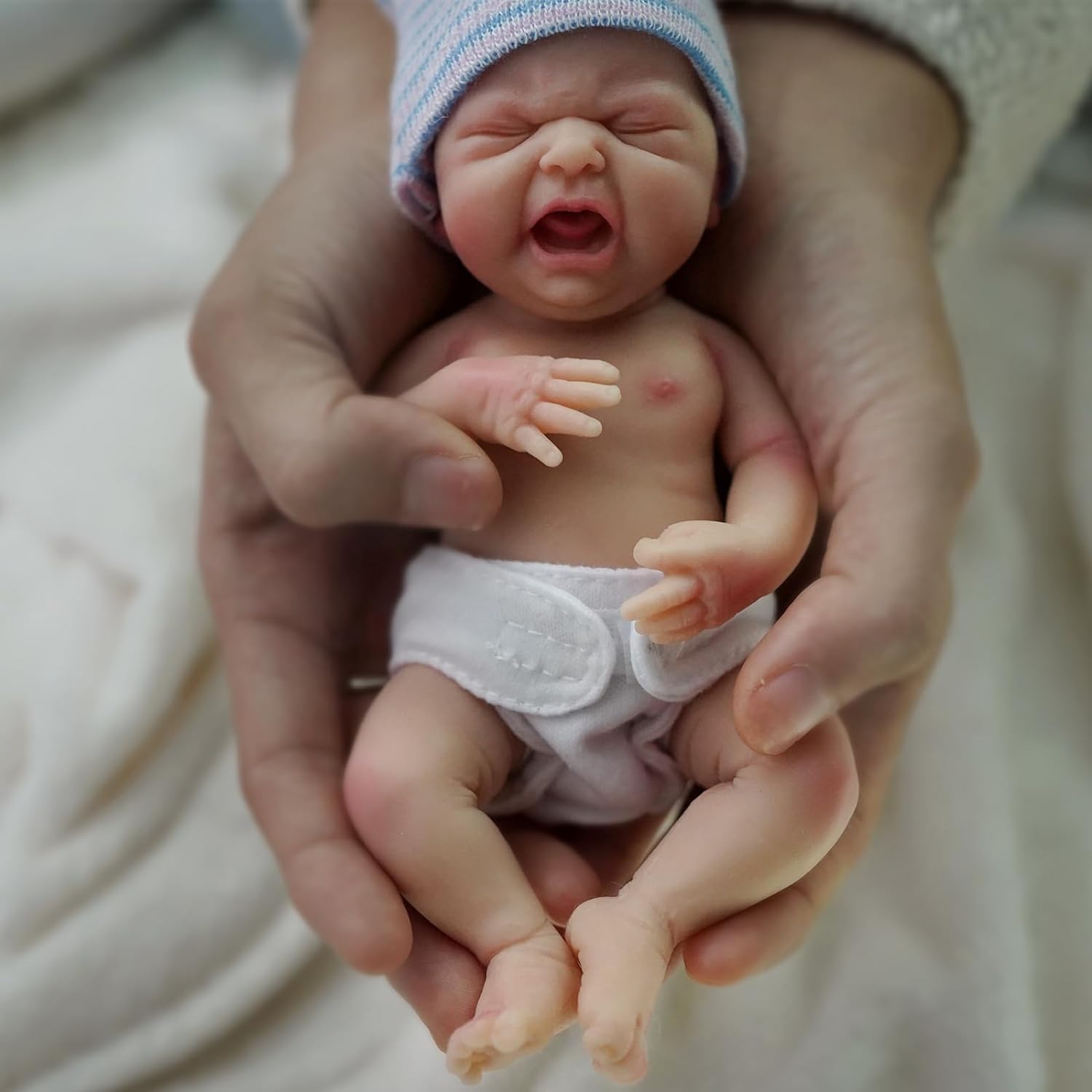 泣きそうなベビー　リボーンドール Amazon | MYREBABY 7インチ ブラック 泣いている赤ちゃん マイクロ