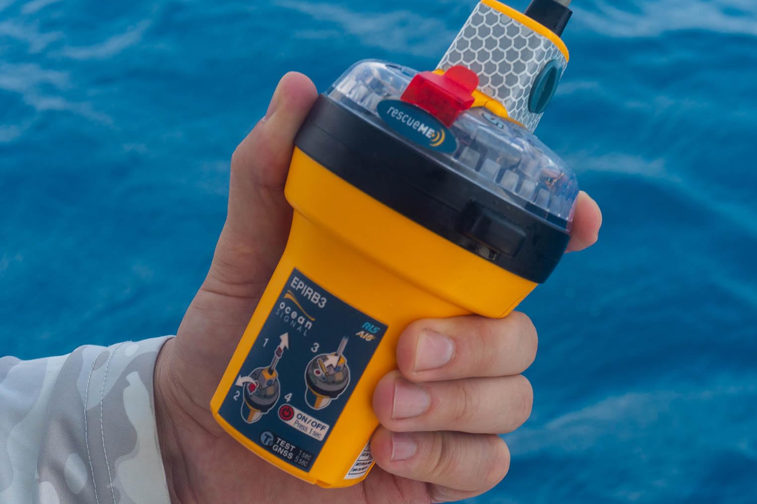 Ocean Signal EPIRB3 | Manuelles Notsignal Cat 2 | 406MHz | Posicionamiento GPS | Integración AIS | SPI | 10 años Batterielebensdauer | Aguas Termales | Paquete Compacto