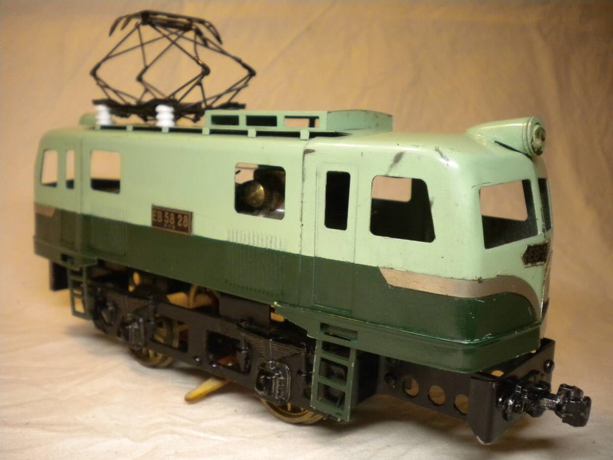 Amazon.co.jp: 三線式Oゲージ EB5828電気機関車 淡緑色+濃緑色 KTM