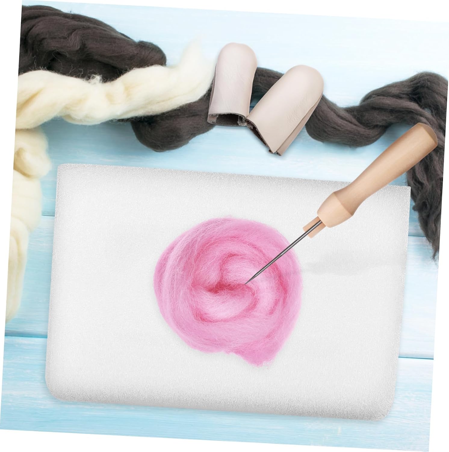 Veemoon 1set Wool Felting Kit for Adults Colors of Wool Needle Tools and Three-Layer Storage Box for Creative Projects and Beginners