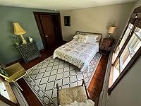 Review Image by Mika Mika