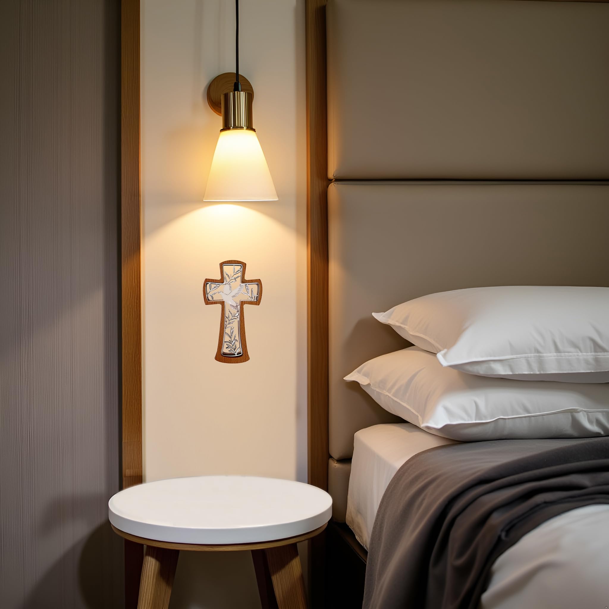Kaltner Présente Croix murale en bois de hêtre véritable - Croix moderne avec colombe de la paix - 20 cm - Idée cadeau pour toutes les pièces