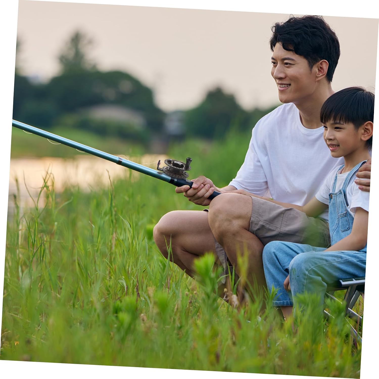 Kichvoe Plastic Fly Fishing Reel Lightweight Durable Casting Gear Wheel for River and Lake Fishing Crappie and Freshwater for Beginners and Experienced Anglers