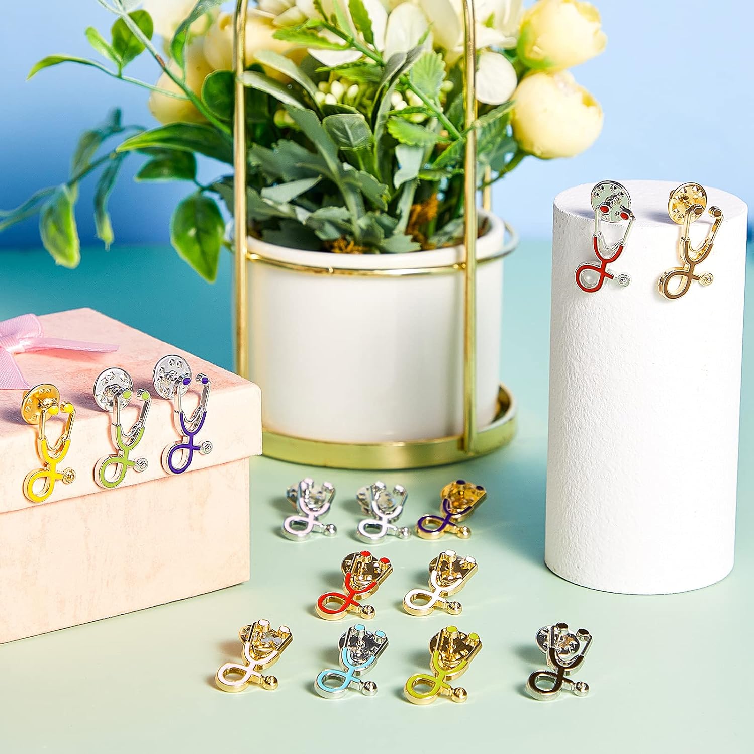 MTLEE Stethoscope Brooch Pins Nurse Week Gifts, Daisy Flower Enamel Lapel Pin Clothing Bags Decoration Brooch for Medical Doctor Nurse Graduation Presents, Assorted Colors