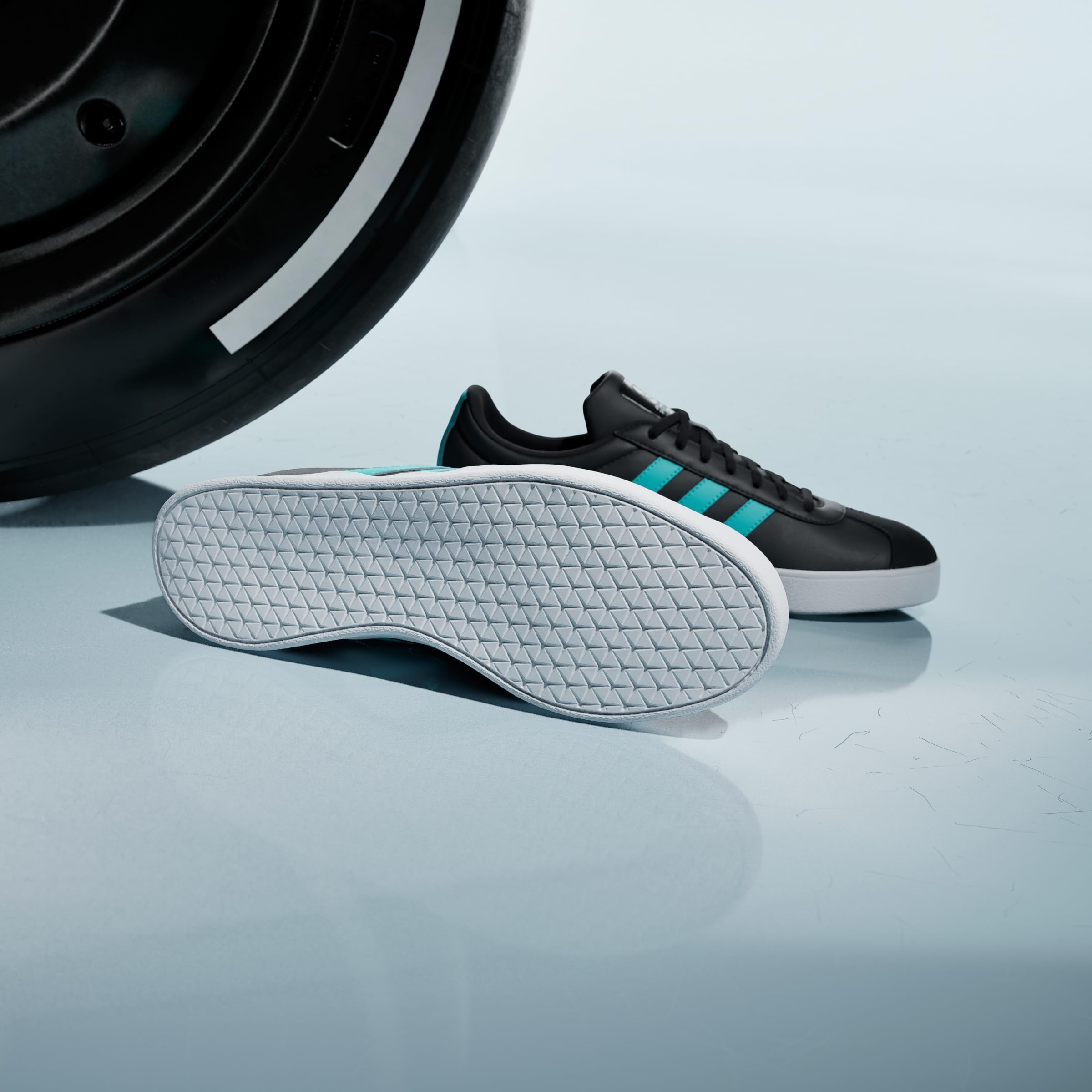 adidas Mixte Mercedes - AMG Petronas Formula One Team VL Court Chaussures