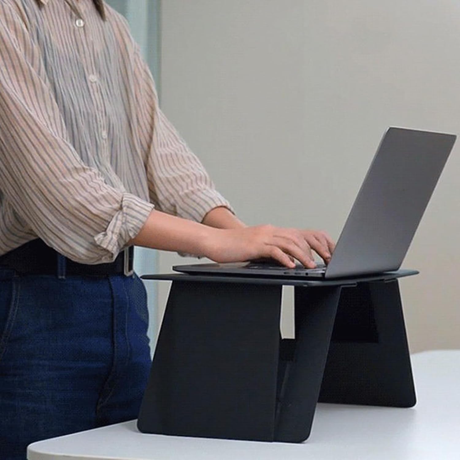 【に適用 トヨタ クラウン 210系】 折りたたみ式車用テーブル 車 パソコン デスク多機能車載 家庭用と車載用 滑り止め拭きやすい