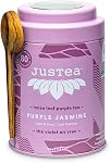 JusTea PURPLE JASMINE | Tea purple feuille libre en étain avec cuillère à thé sculptée à la main 40+ Coupes (90g) | Faible caféine , Prix-gagnant , Commerce équitable , Non-OGM