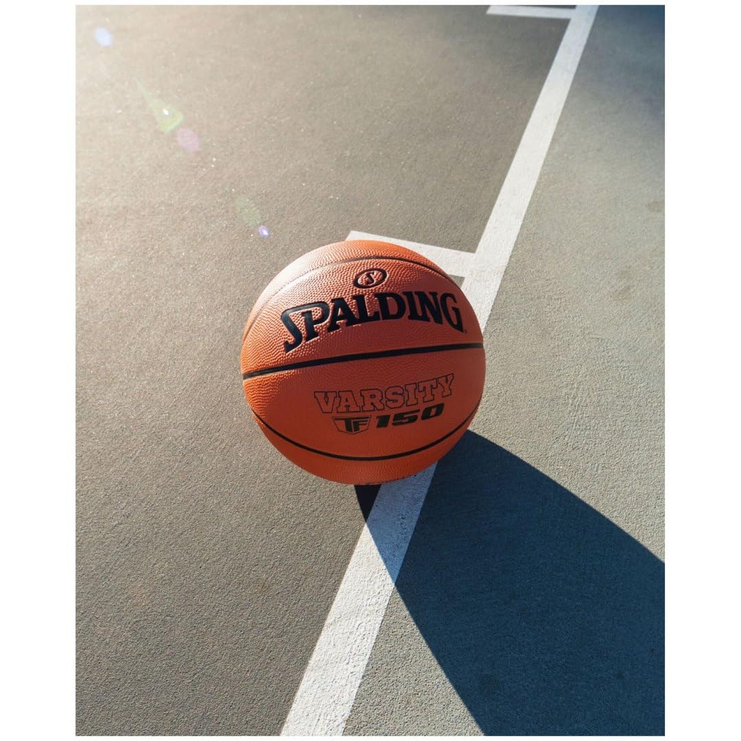 Spalding TF-150 Varsity piłka do koszykówki z wytrzymałej gumy | oficjalny rozmiar | nadaje się do wszystkich powierzchni | z Shooter's Seam dla lepszej kontroli nad piłką