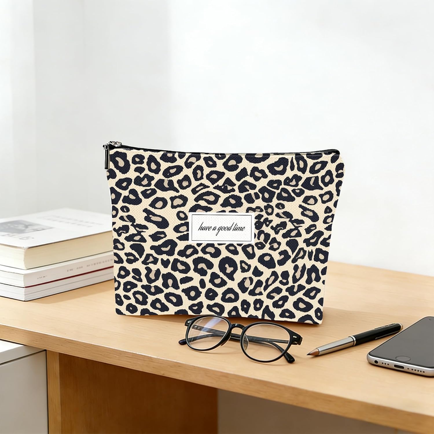 Leopard Makeup Bag, Leopard Print Gifts for Women, Cheetah Print Makeup, Baglarge Capacity Aesthetic Cosmetic Pouch for Purse Portable Zipper Skincare Storage Organizer