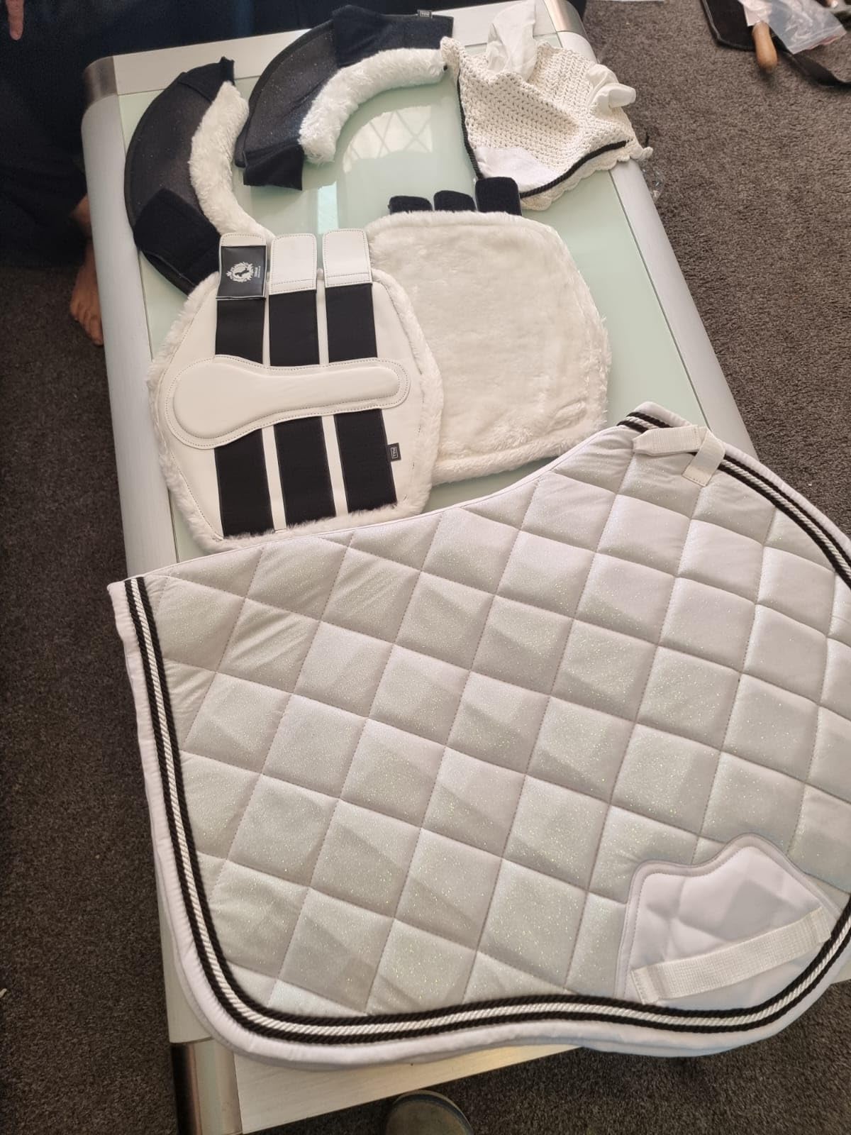 Zumars Equestrian Horse Saddle Pad, Bareback Pad For Horses Double Rope Webbing Handle Belly Strap Breathable Saddle Pads, Sweat Absorption Mat Equipment English Saddle Pad For Horses (White)