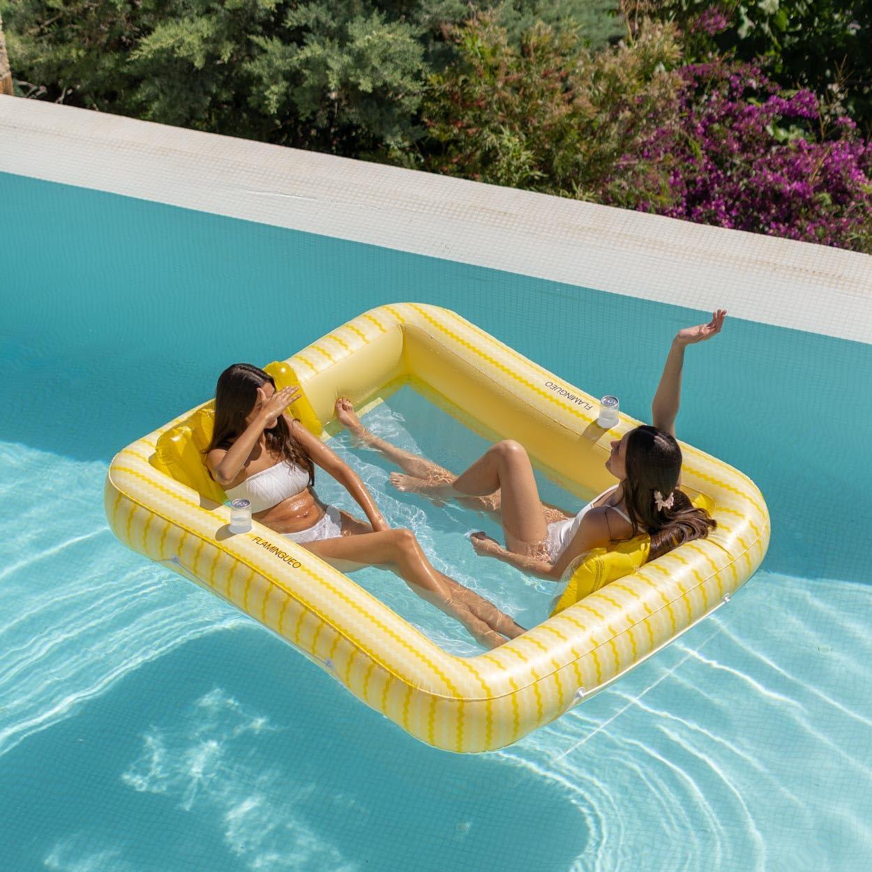 Flamingueo Colchoneta Piscina - Flotador Playa - Tamaño Extra Grande - Base de Rejilla - Dos Posavasos - Dos Almohadas Extraíbles
