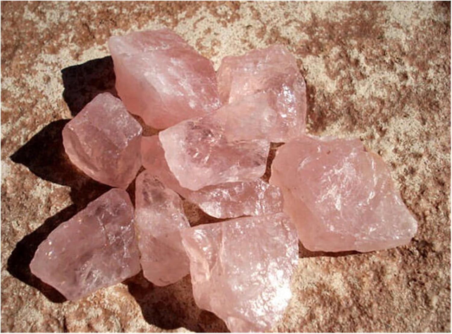 Розовый кварц добыча. Кварцевая порода. Кварц ц 202. Лодолит фантомный кварц. Пирит.