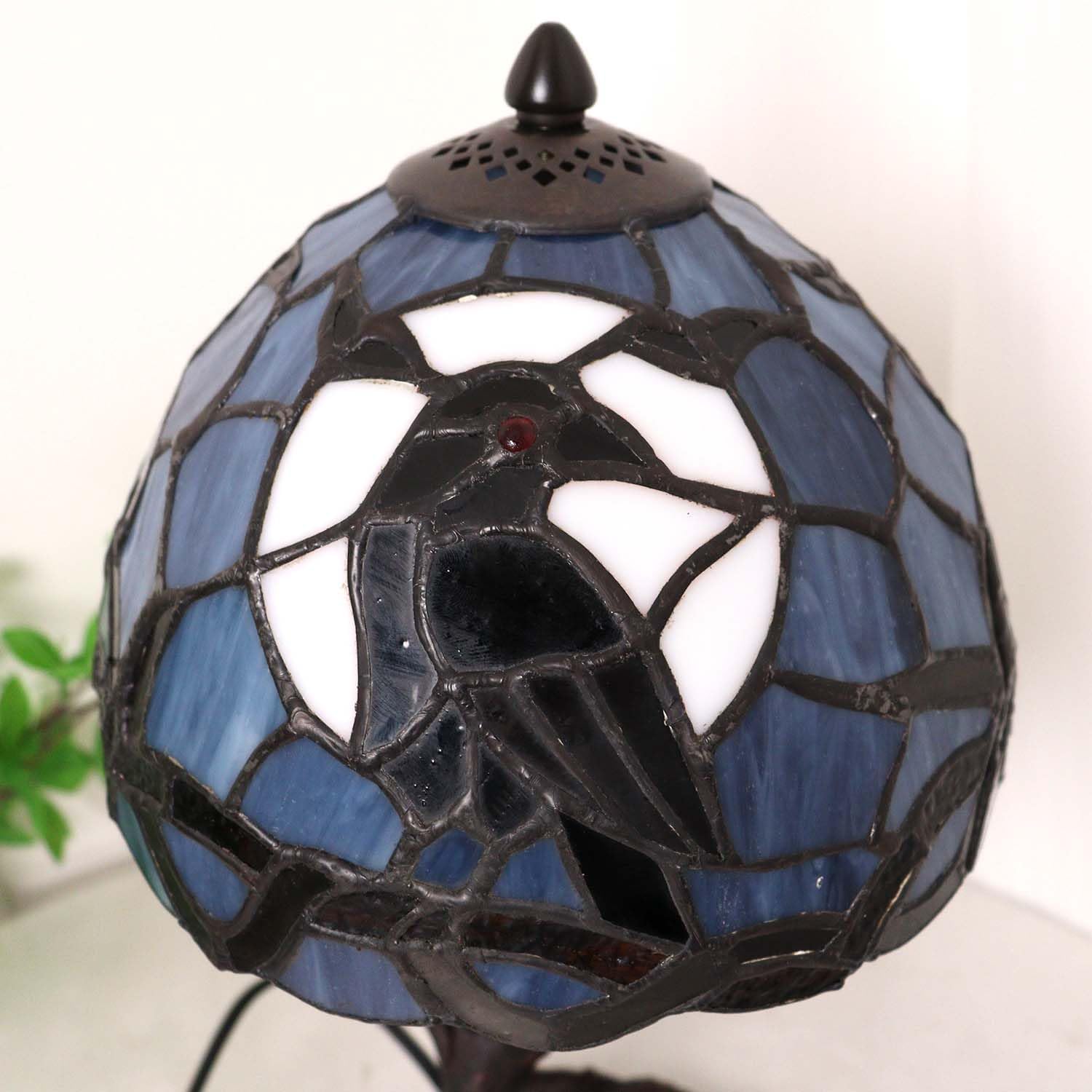 Bieye L32010 Corvo seduto su un ramo nudo durante la notte di luna piena, lampada da tavolo in vetro colorato in stile Tiffany per l'arredamento di interni (blu scuro, 8 L x 14 H piccolo)