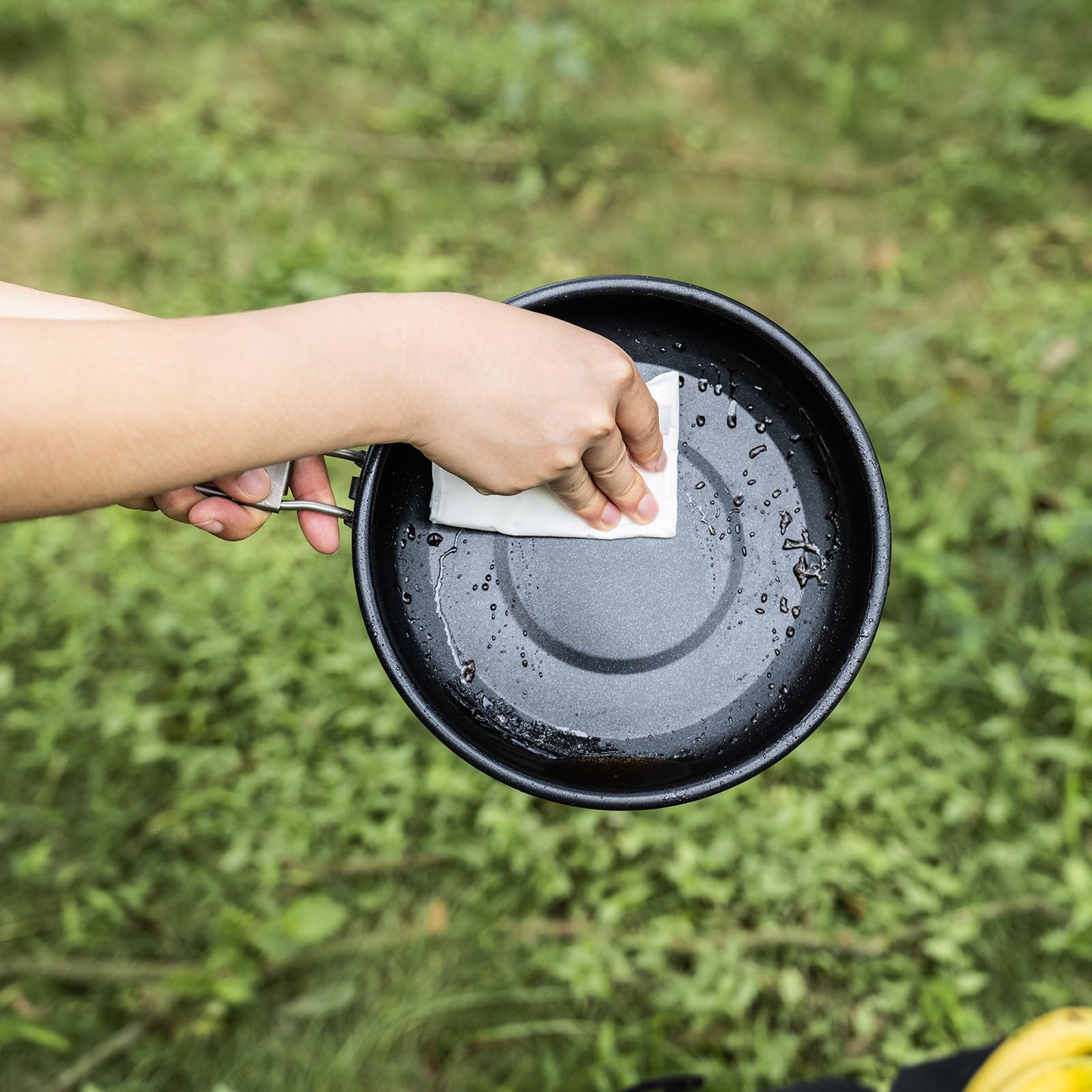 iBasingo 22 cm Camping Bratpfanne 1500ml Titan Antihaft Pfanne mit Klappgriff Tragbar Leichtes Kleine Teller Griddle Wandern Skillet Outdoor Backpacking Kochgeschirr für Gebratenes Ei Steak Ti2070C